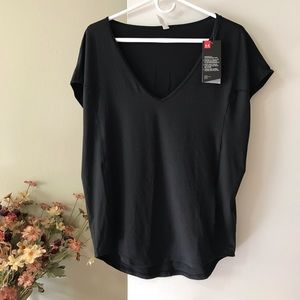 Under Armour shirt in all black size xsmall